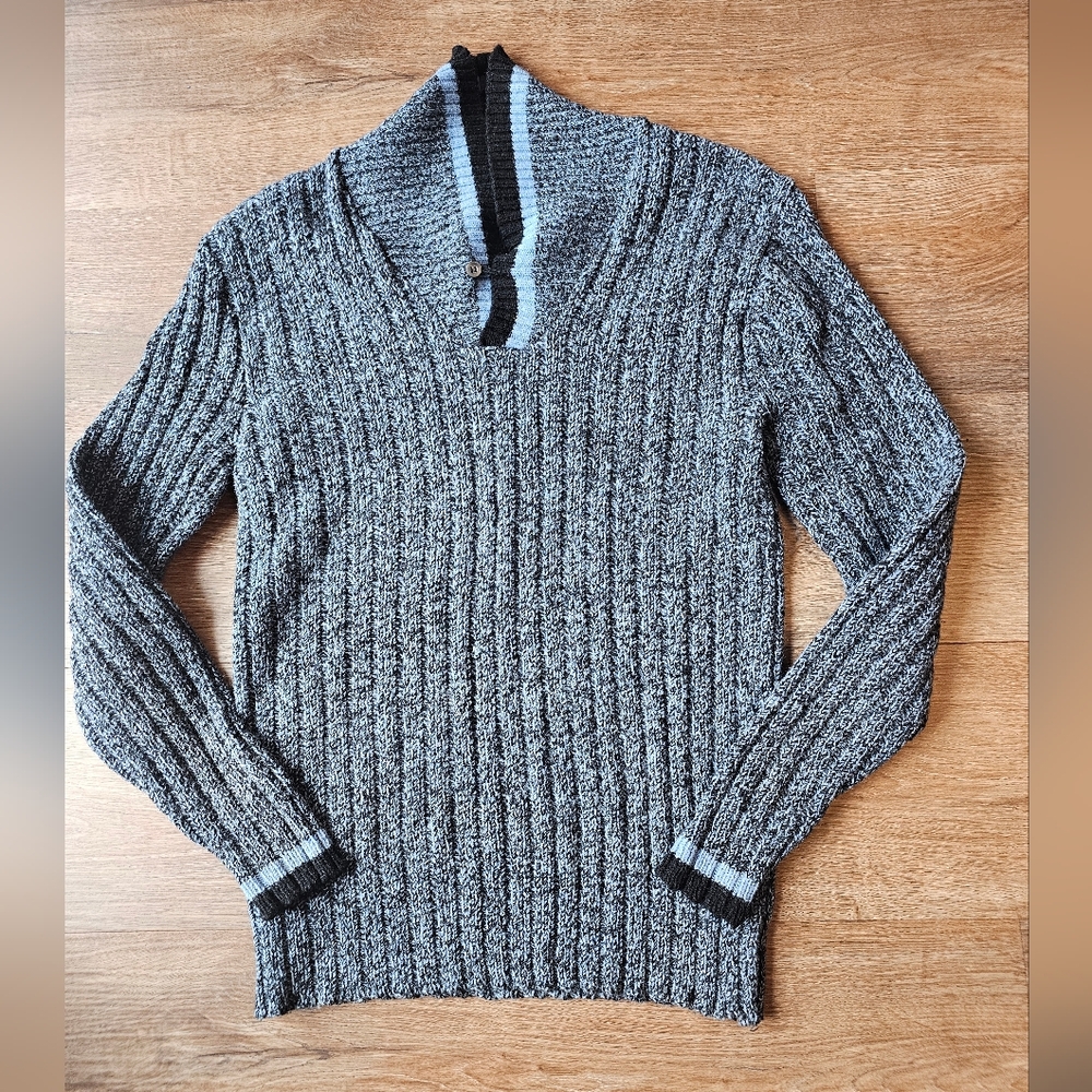 Heather Gray V-Neck Sweater with Chunky Knit and Long Sleeves